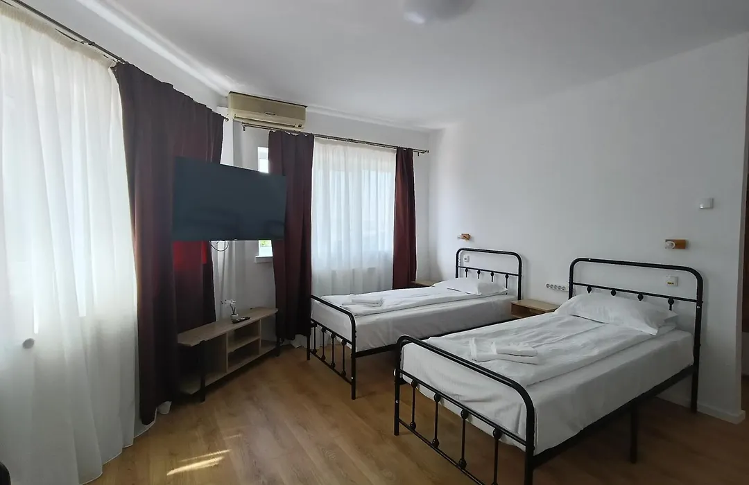 Hotel Liliacul-1
