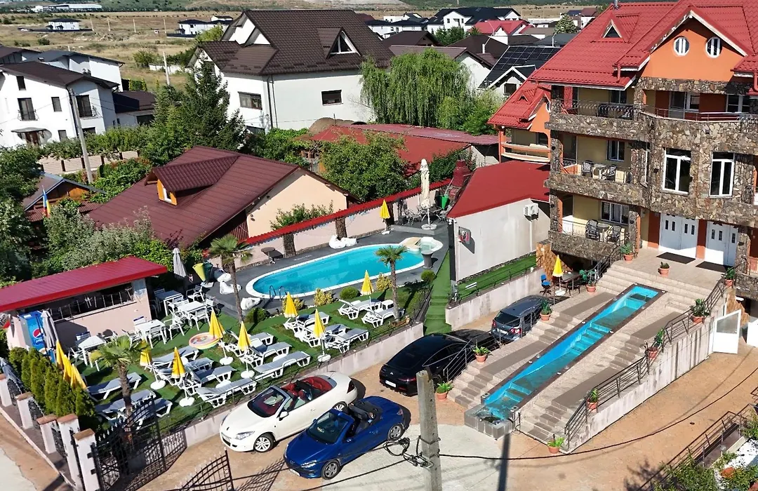 Hypnotic Villa Pitesti-1