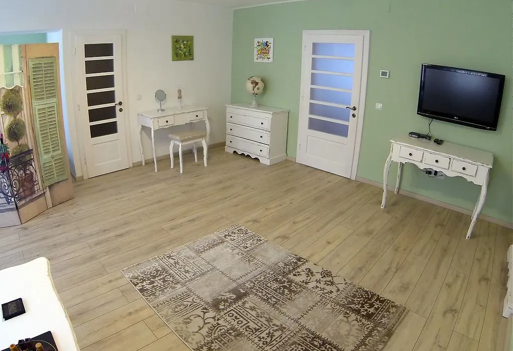 Cetatii Apartment-1
