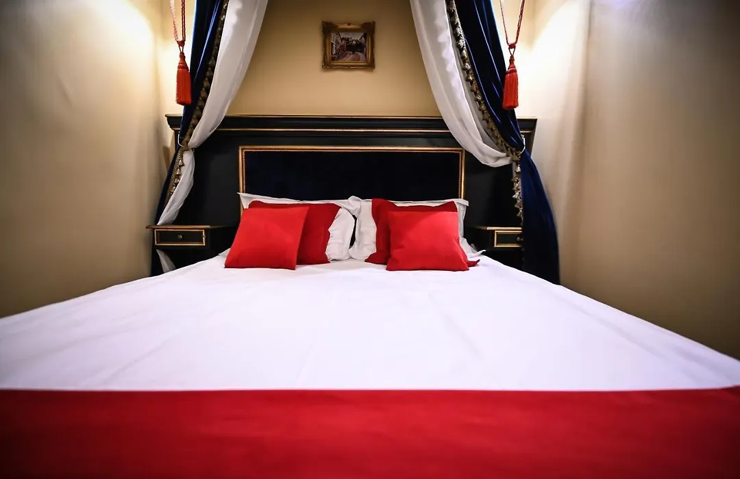 Luxury Boutique Schiller-1
