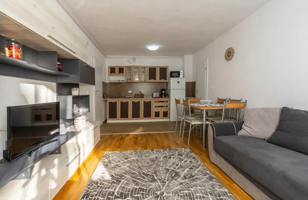 Relax Apartment 2 Lya-1