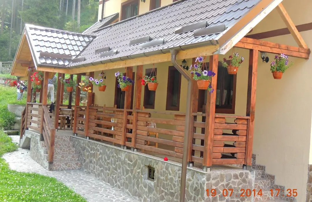 Pensiunea Valea Cascadelor-1