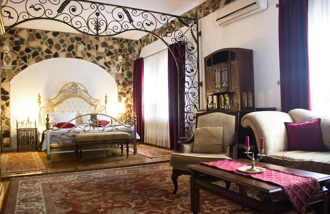 Hunter Prince Castle Hotel-1