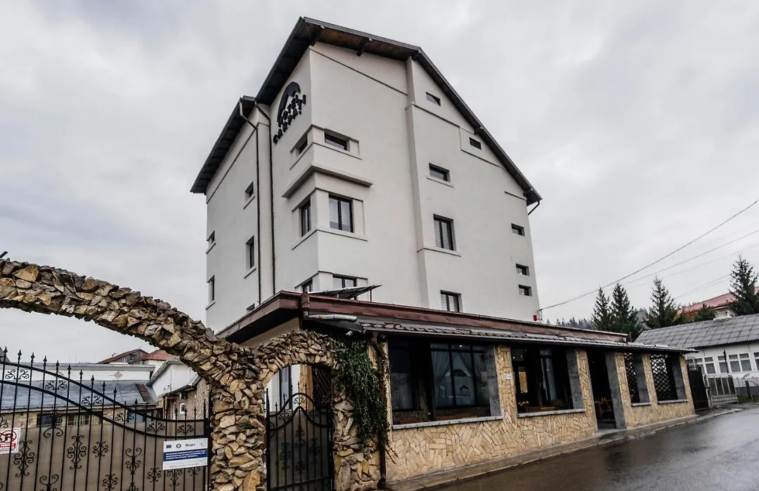 Hotel Carpati-1