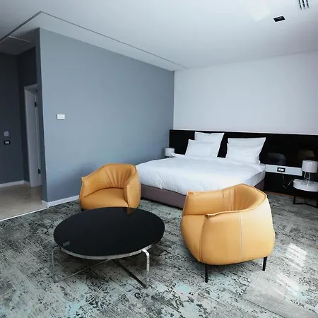 Valentino Rooms-2