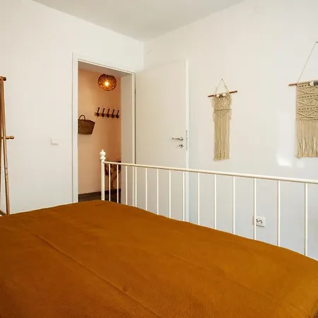 Daisy Apartment1-2