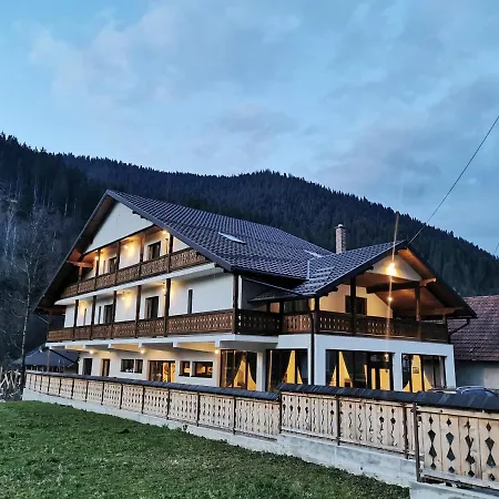 Casa De Pe Vale-3