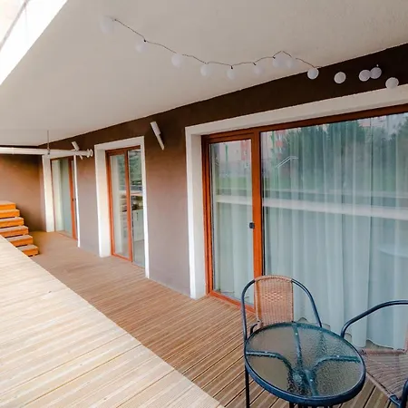 Transylvanian Apt. W/ Lrg. Terrace And Parking - Karpatenhaus-2