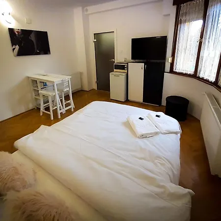 Black &White Room-3