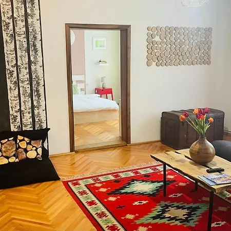 Spacious Stylish Apartment In Old Town-3