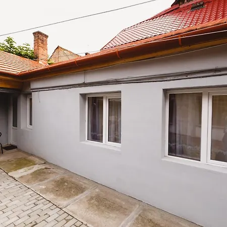 Cozy Saxon Apartment - Sibiu Old Town - Walk To Main Square-3