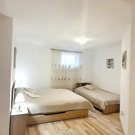 Castelului 1-2