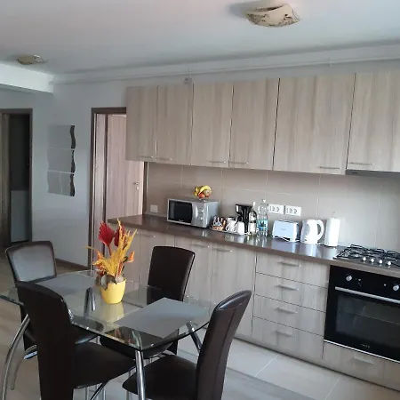 Apartament Marcel - Coresi Mall-3