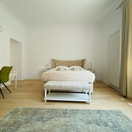 Suite № 7-2