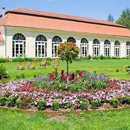 Vila Rozalia Garden Gate-3
