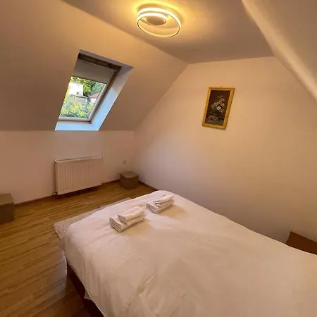 Easy Living Apartments - Old Town-2