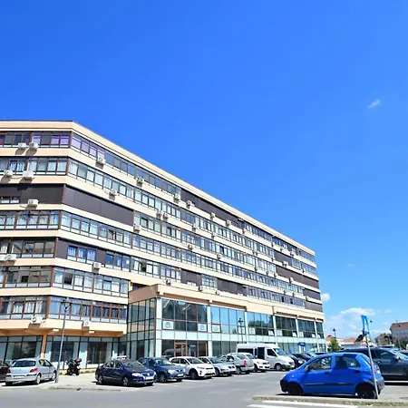 Vacation Apartment With Free Parking-3