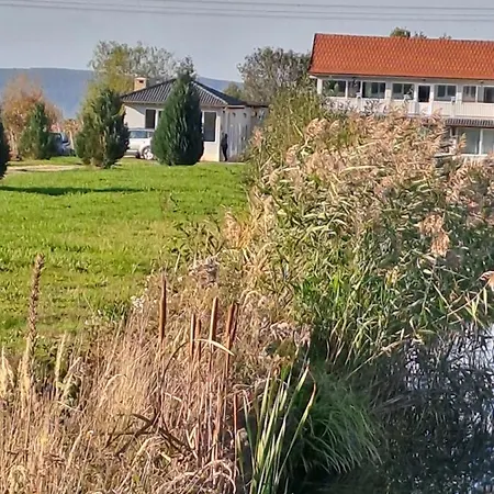 La Izvoare Pensiune-Păstrăvărie-3