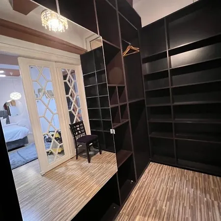 Artist Apartment-2