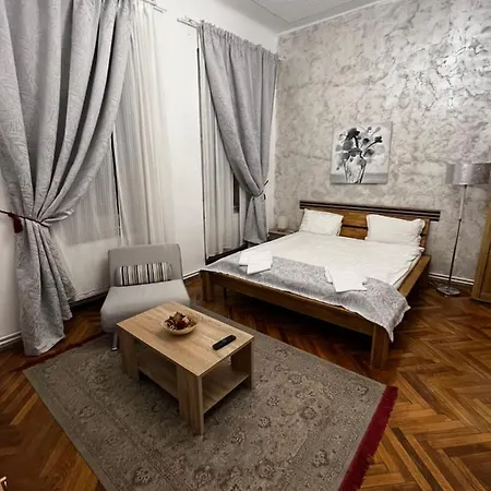 Mira Central Studio-3