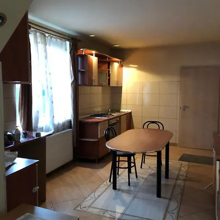 Casa Sub Cetate-3