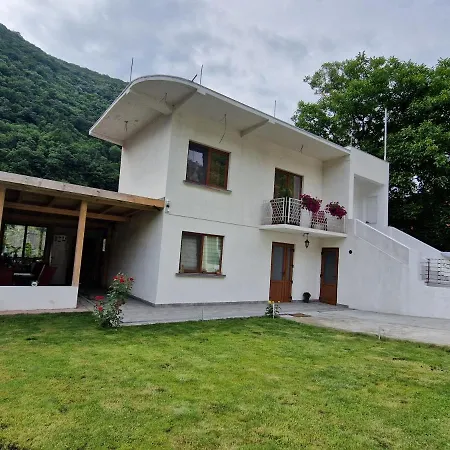 Renate House-2