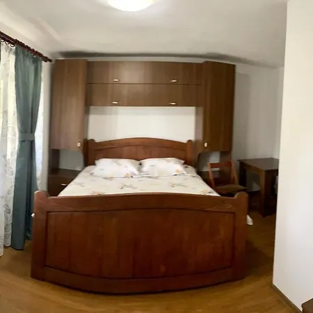 Casa De Sub Salcie-3