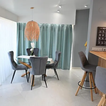 H49 Jacuzzi Penthouse-Adults Only-3