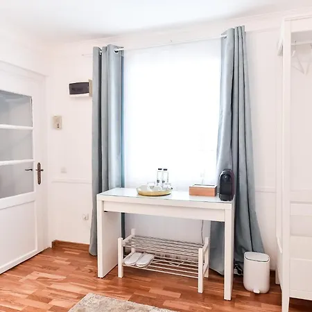 Five Rooms-3