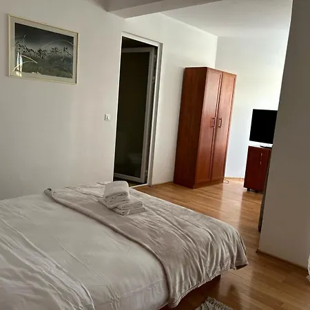 Ambra Room'S-3