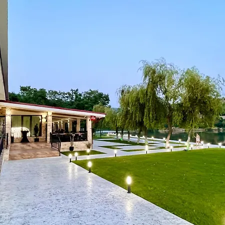 Vega Resort Restaurant & Lodge-2