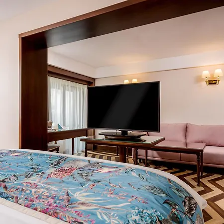 Hotel International-2