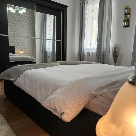 Ada'S Luxury Apartment - Old City-3