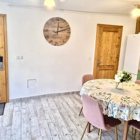 Stone Way Apartment-2