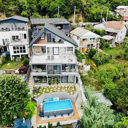 Noah River House-3