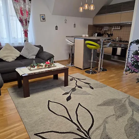 Smiley Apartment-3