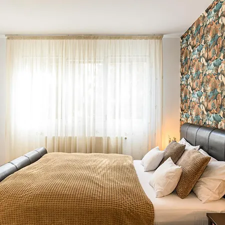 Xili'S Apartment & Free Private Parking-2