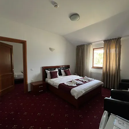 Hotel Ostrov-3