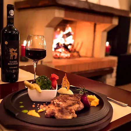 Garden Club - Hotel & Restaurant - Free Outdoor Pool & Parking-3