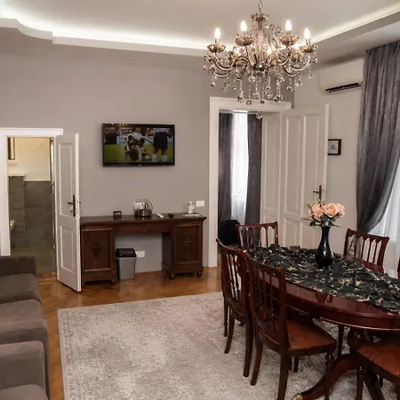 Mozart & Bach Historic Apartment-3