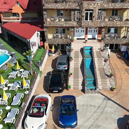 Hypnotic Villa Pitesti-3