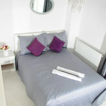 White Luxury Apartment-2