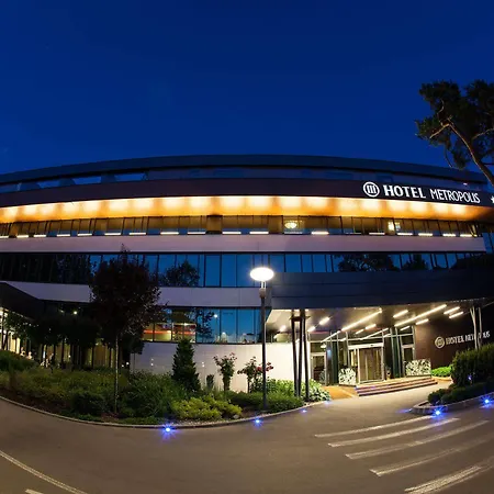 Metropolis Hotel-2