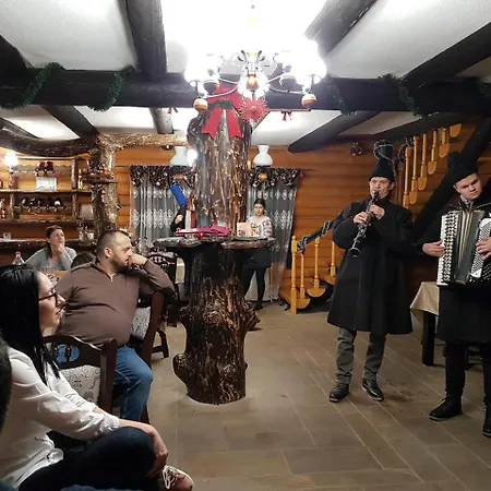 Casa Obcina Bucovinei-3