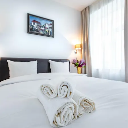 Casa Atanasiu Langa Biserica Neagra In Centrul Istoric (Adults Only)-3