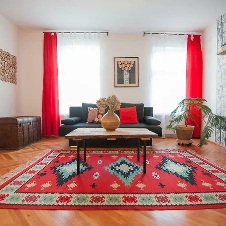 Spacious Stylish Apartment In Old Town-2