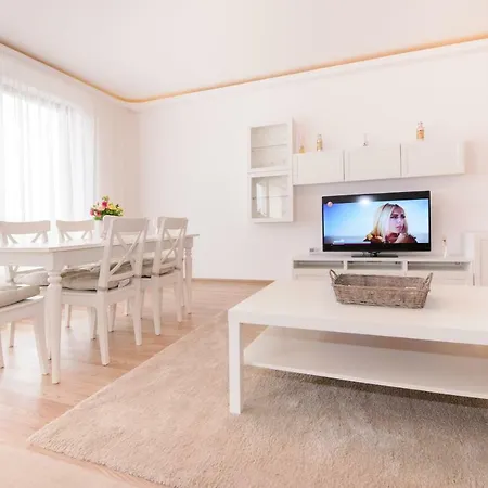 Isaran 3P Apartment Brasov-3