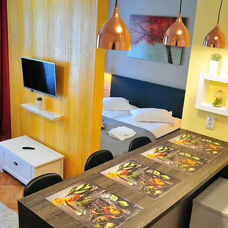 Ronis Apartments-3