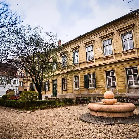 Luxury Boutique Schiller-3