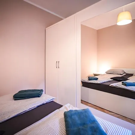 Jules' Sunny, Spacious And Central Apartment-3